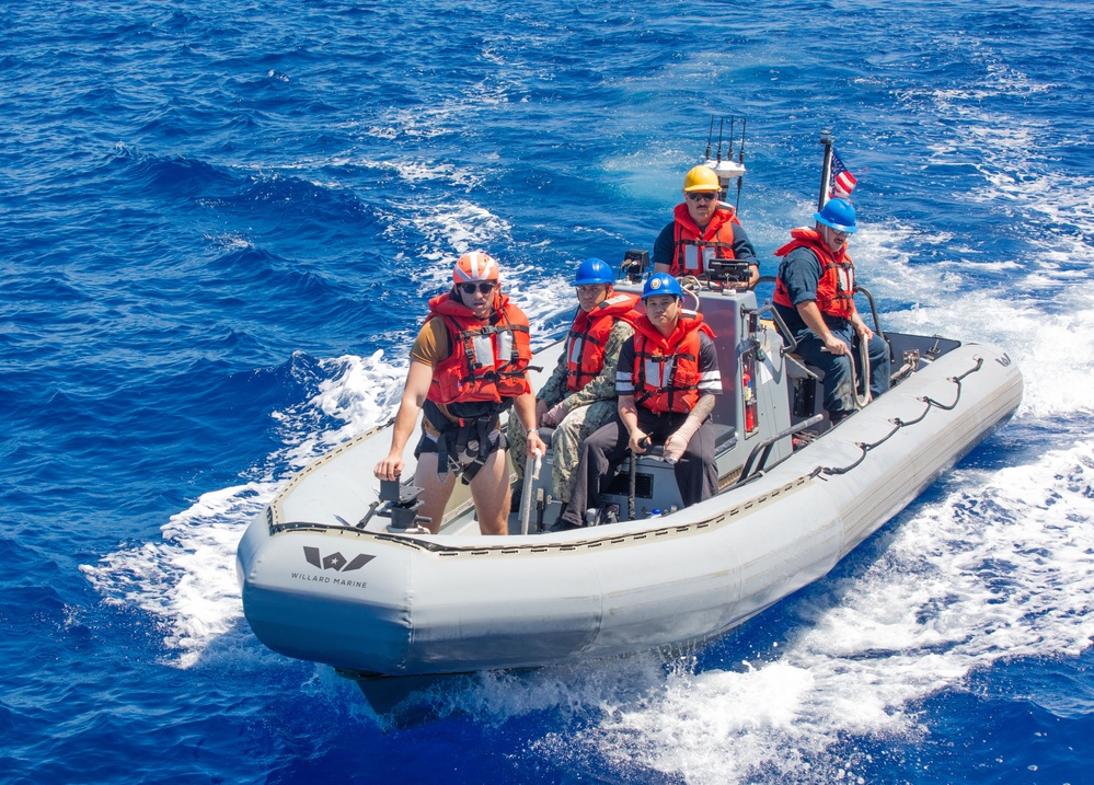 USS Benfold (DDG 65) holds awards quarters