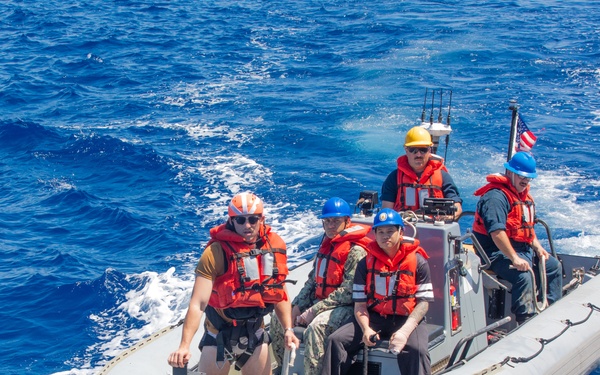 USS Benfold (DDG 65) holds awards quarters