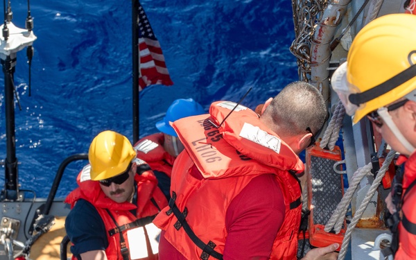 USS Benfold (DDG 65) holds awards quarters