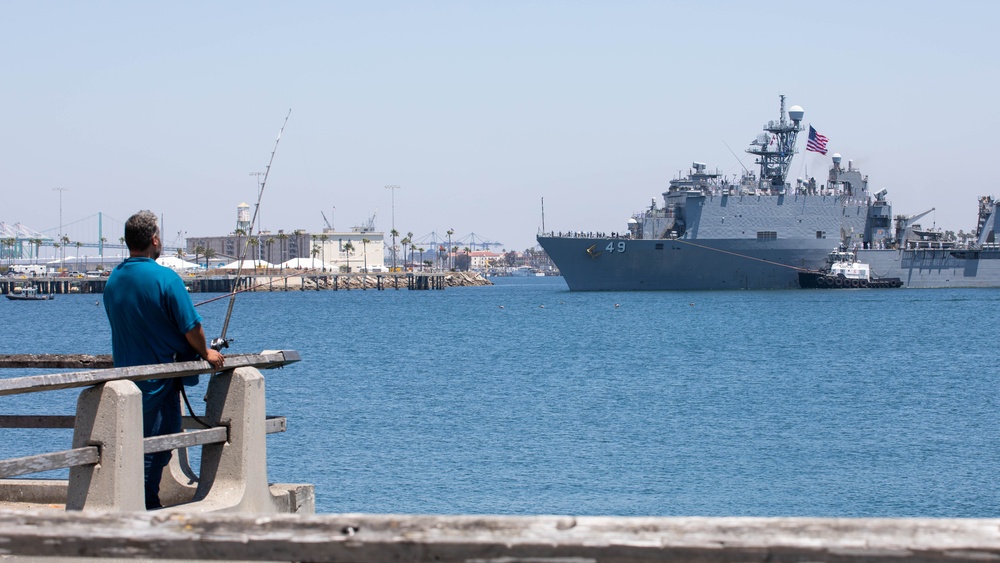 USS Harpers Ferry (LSD 49) arrives in Los Angeles for LA Fleet Week