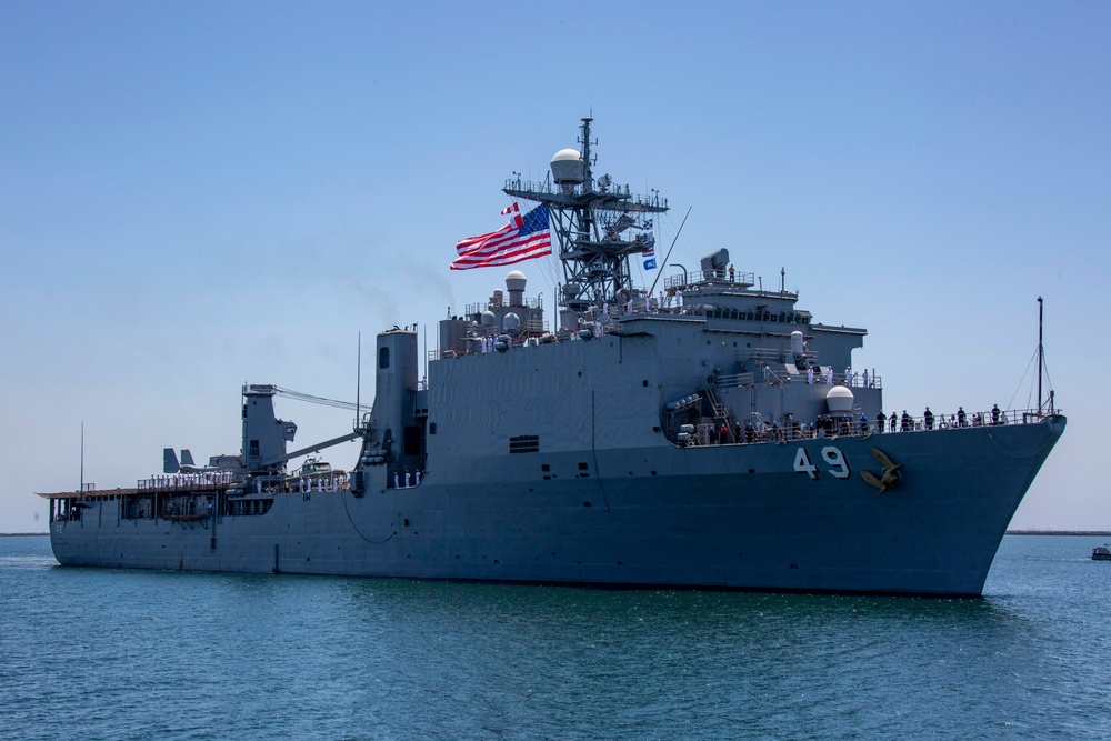USS Harpers Ferry arrives in Los Angeles for LA Fleet Week