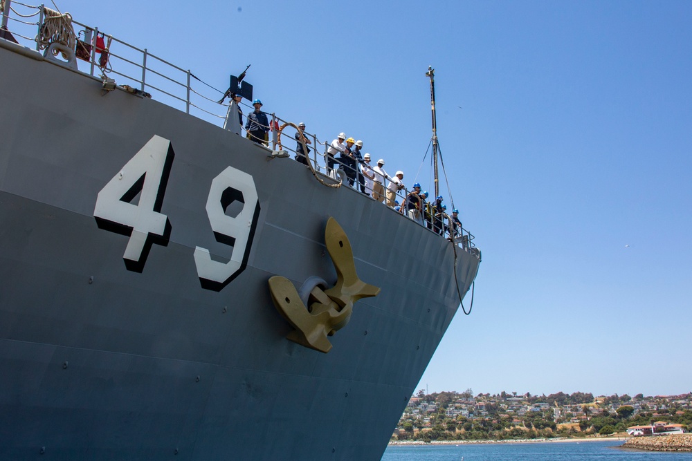 USS Harpers Ferry arrives in Los Angeles for LA Fleet Week