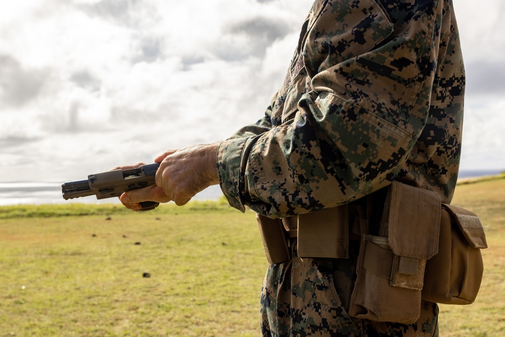 Suns Out, Guns Out: Marines compete in 3rd quarter shooting competition