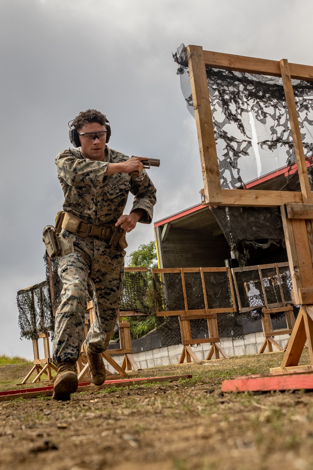Suns Out, Guns Out: Marines compete in 3rd quarter shooting competition