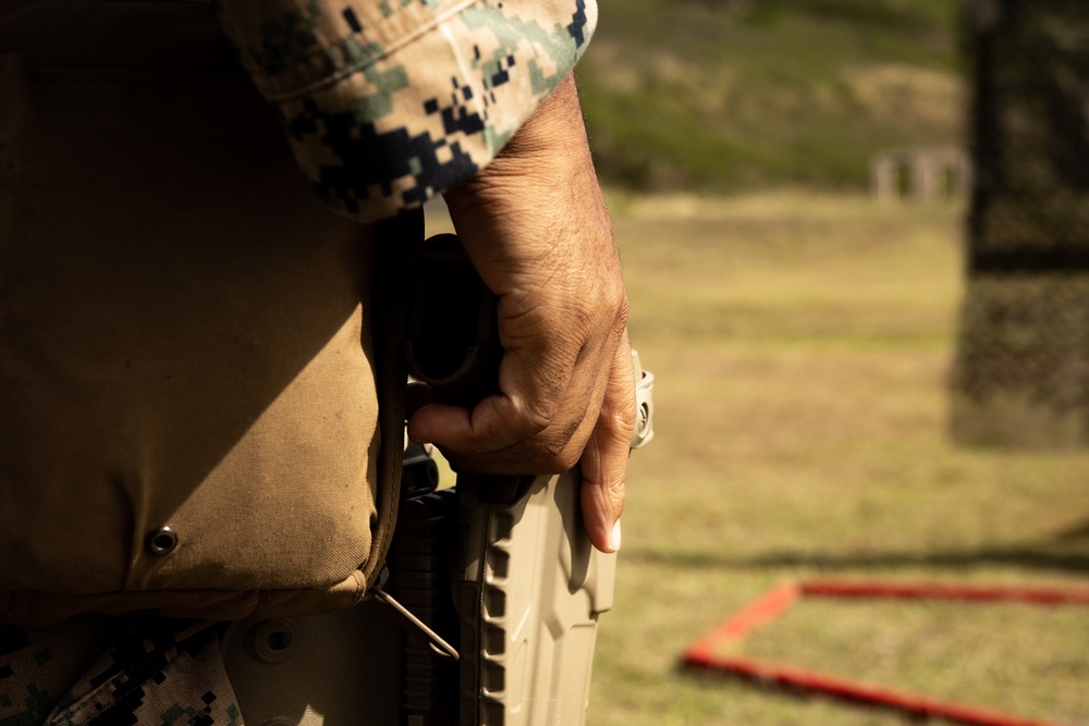 Suns Out, Guns Out: Marines compete in 3rd quarter shooting competition