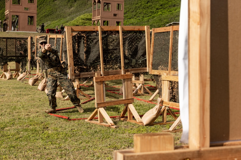 Suns Out, Guns Out: Marines compete in 3rd quarter shooting competition