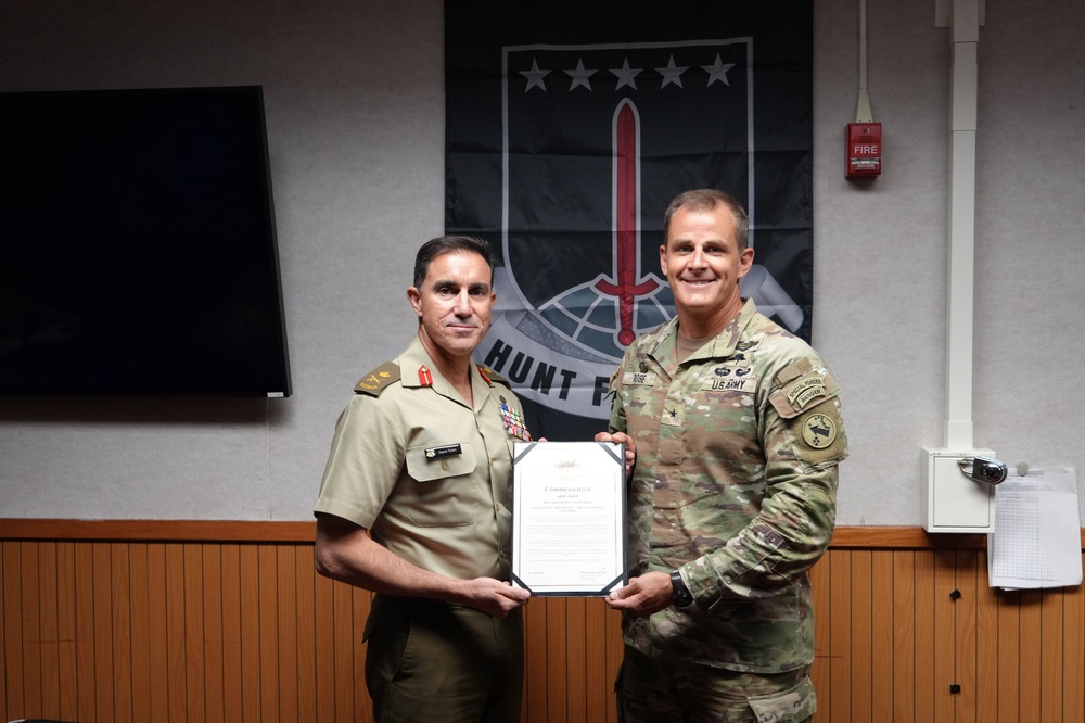 3MDTF Commander Honored by Australian Army Chief During Visit to Fort Shafter