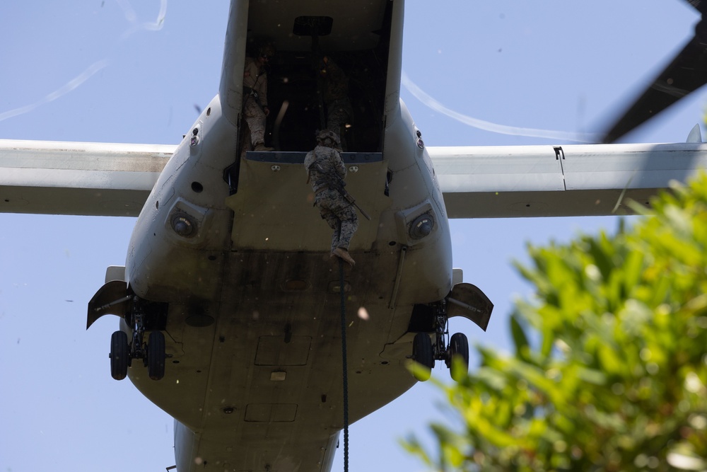 31st MEU Marines conduct Fast Rope Masters Sustainment Training
