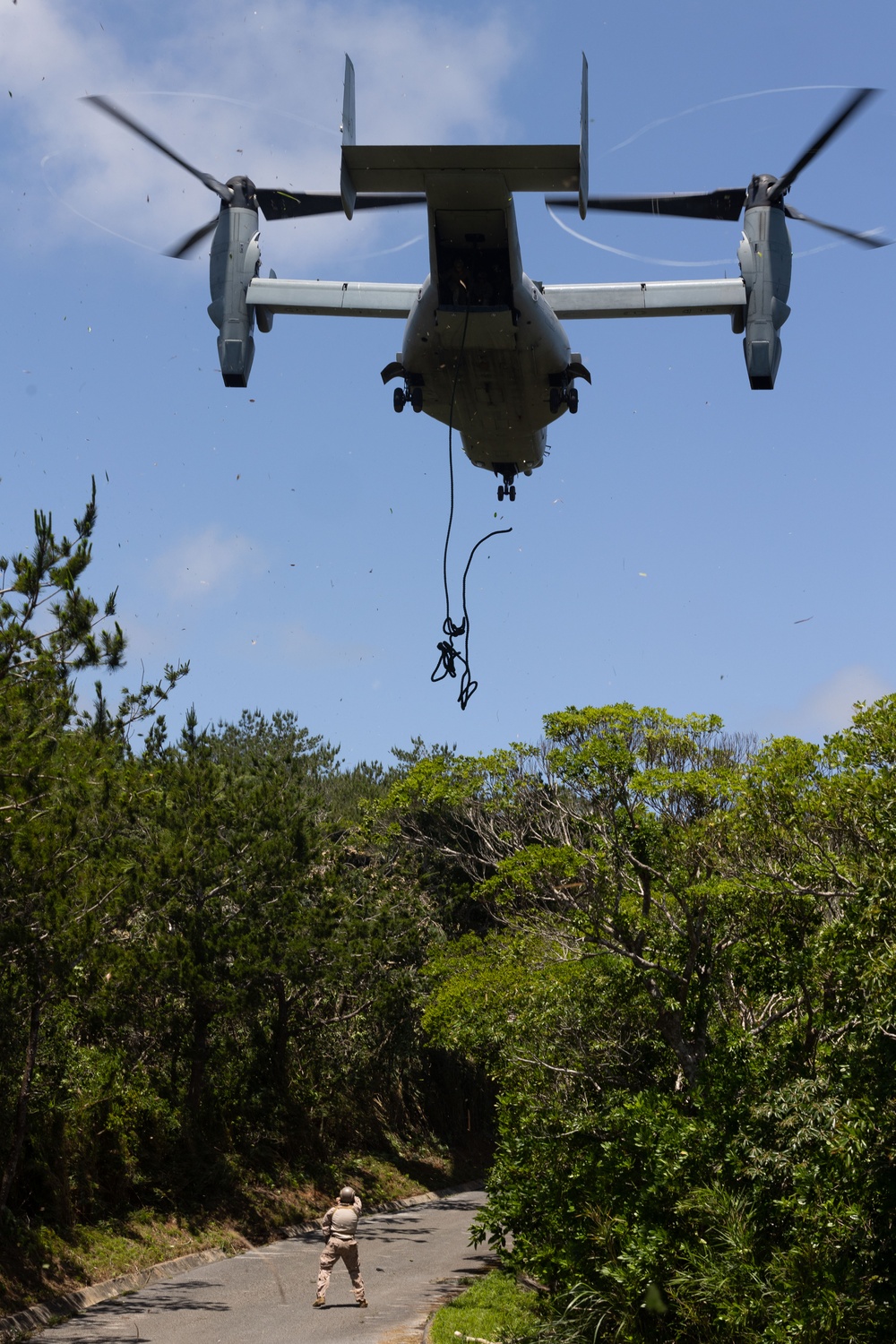 31st MEU Marines conduct Fast Rope Masters Sustainment Training