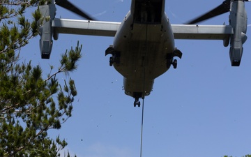 31st MEU Marines conduct Fast Rope Masters Sustainment Training