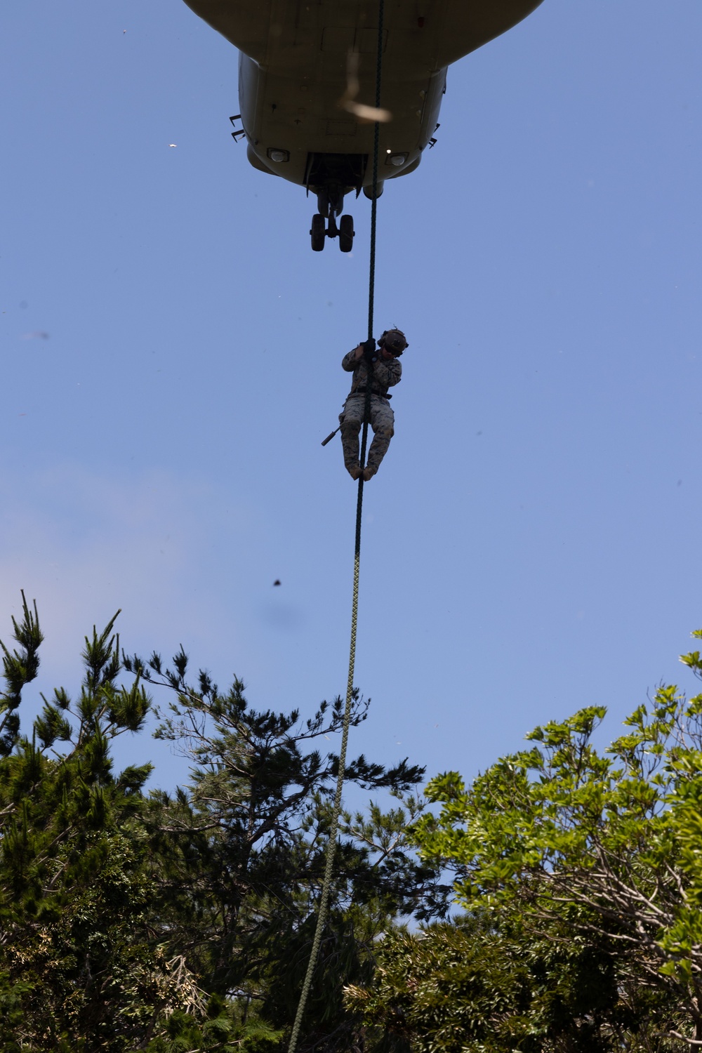 31st MEU Marines conduct Fast Rope Masters Sustainment Training