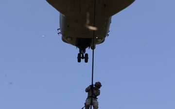 31st MEU Marines conduct Fast Rope Masters Sustainment Training