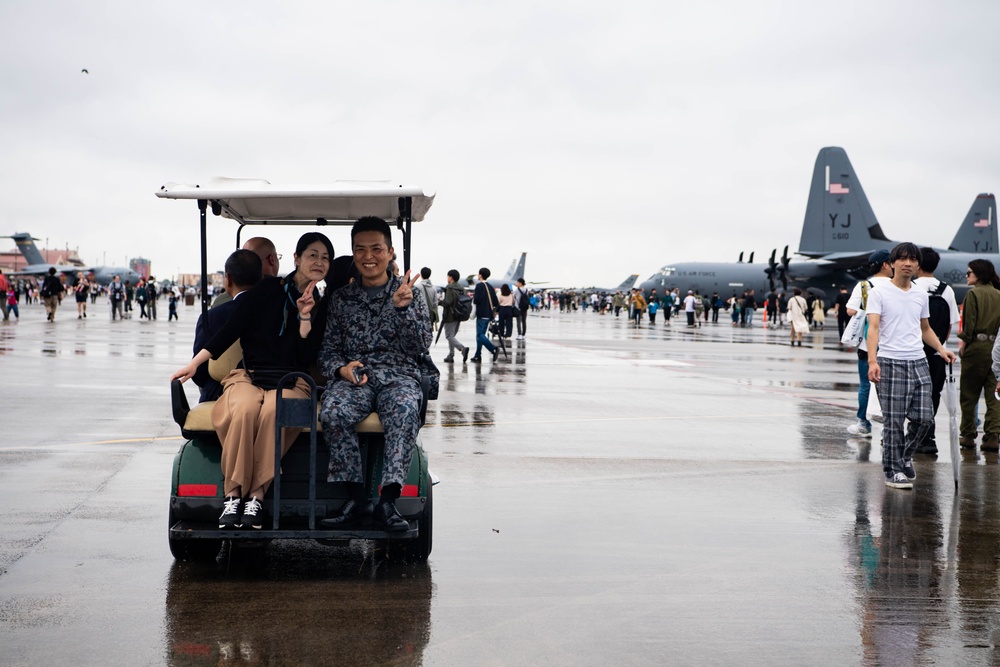 374 AW welcomes distinguished guests at Japanese-American Friendship Festival 2025