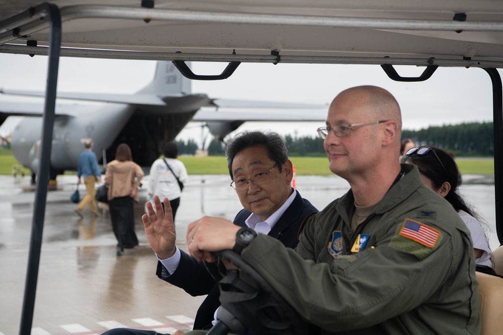 374 AW welcomes distinguished guests at Japanese-American Friendship Festival 2025
