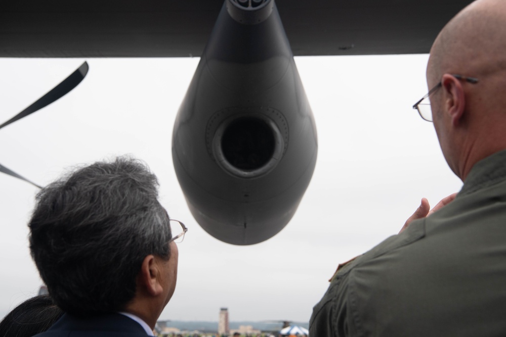 374 AW welcomes distinguished guests at Japanese-American Friendship Festival 2025