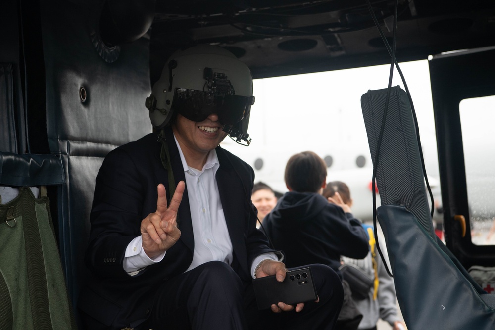 374 AW welcomes distinguished guests at Japanese-American Friendship Festival 2025
