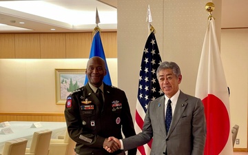UNC/CFC/USFK Commander Meets Japanese Minister of Foreign Affairs