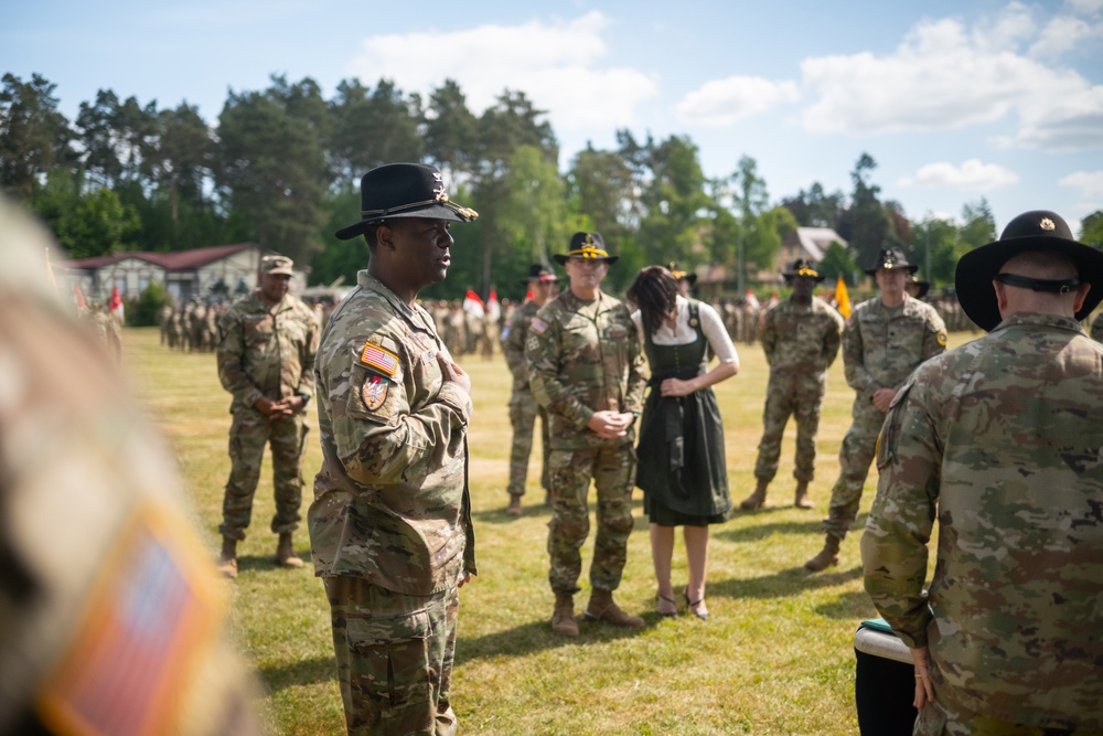 2CR Soldiers and families welcome the 36th regimental CSM