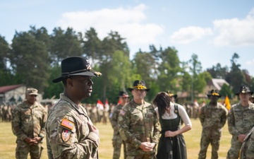 2CR Soldiers and families welcome the 36th regimental CSM