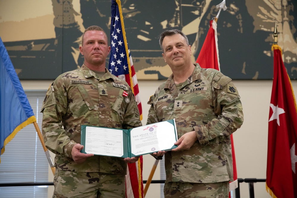 Oklahoma Guardsman receives Star of Valor for saving fellow Soldier