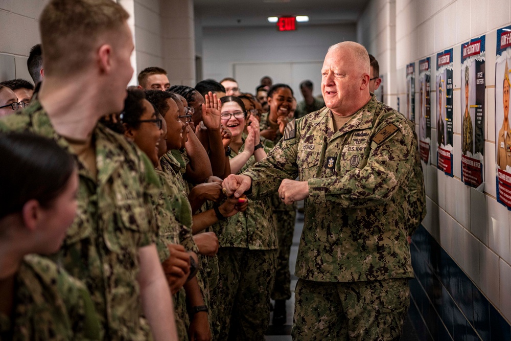 MCPON Honea attends Recruit Training Command &quot;Pizza Night&quot;