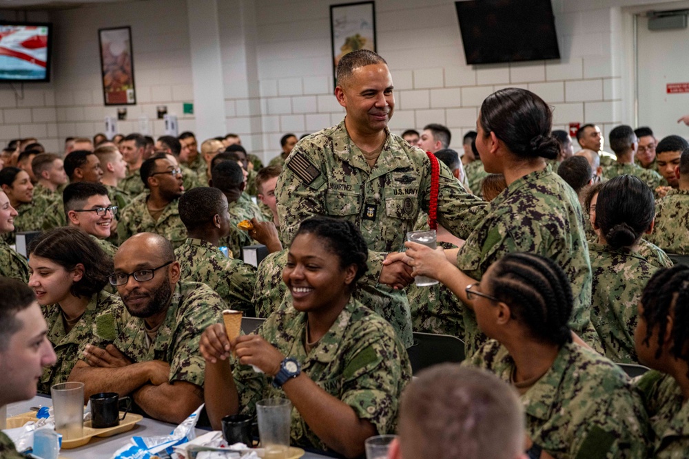 MCPON Honea attends Recruit Training Command &quot;Pizza Night&quot;