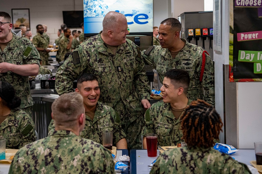 MCPON Honea attends Recruit Training Command &quot;Pizza Night&quot;