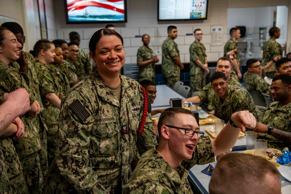 MCPON Honea attends Recruit Training Command &quot;Pizza Night&quot;