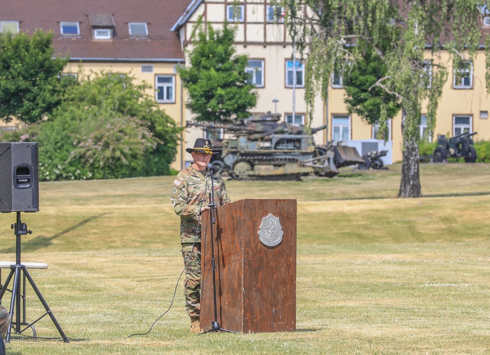 2CR Soldiers and families welcome the 36th regimental CSM