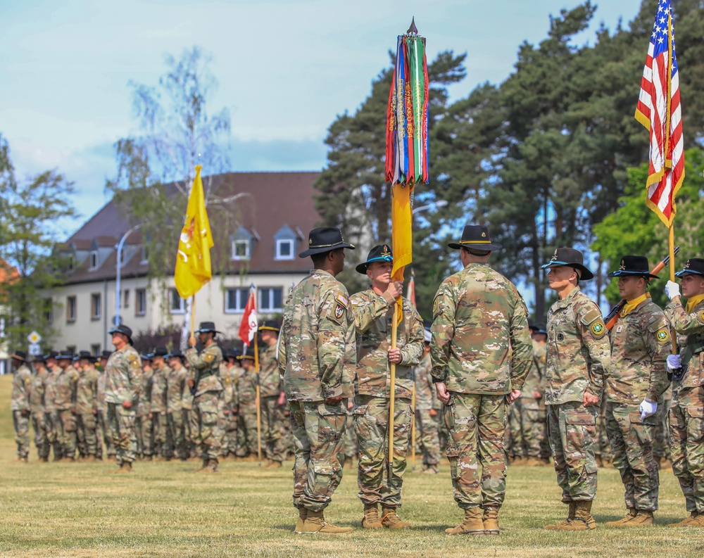 2CR Soldiers and families welcome the 36th regimental CSM
