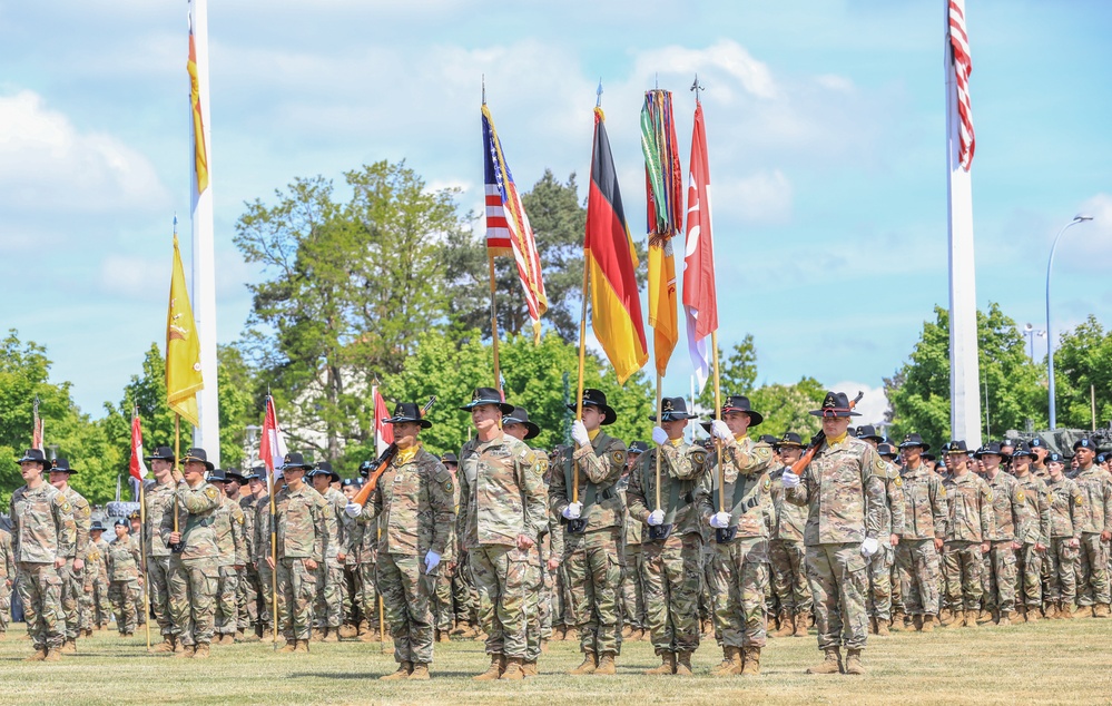 2CR Soldiers and families welcome the 36th regimental CSM
