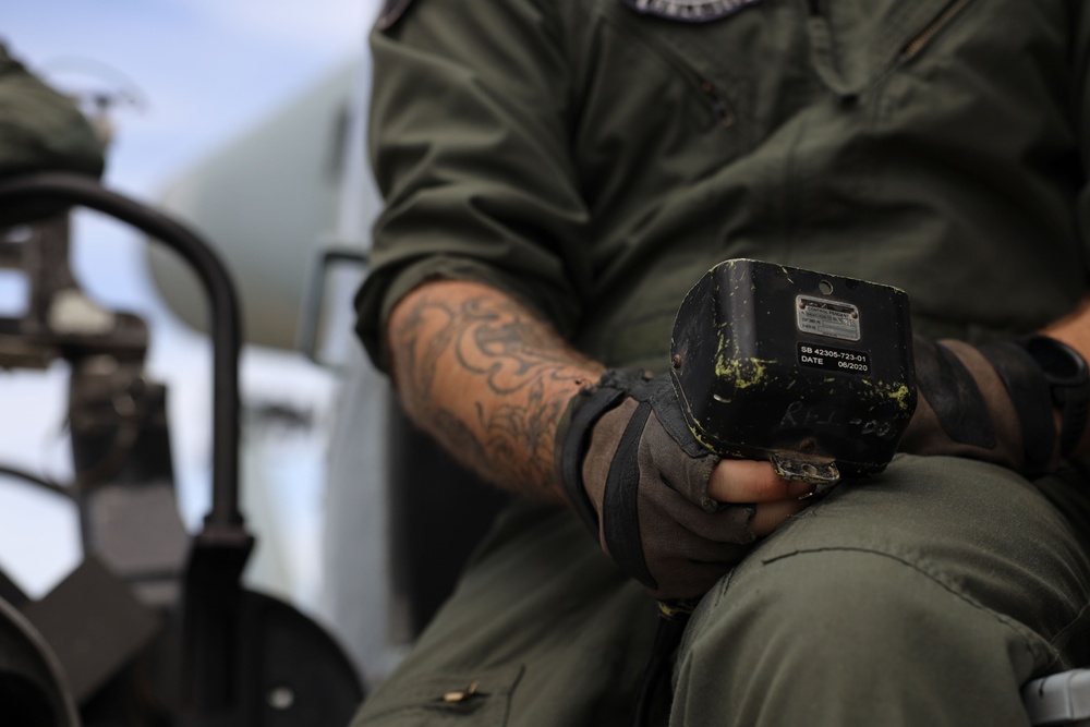 HMLA-369 Prepares for Flight