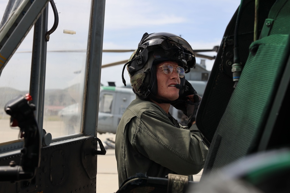 HMLA-369 Prepares for Flight