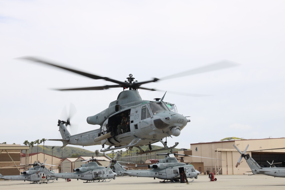 HMLA-369 Prepares for Flight