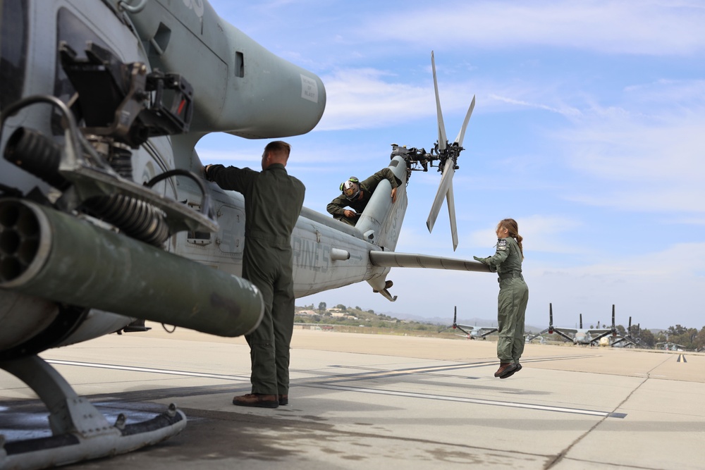 HMLA-369 Prepares for Flight