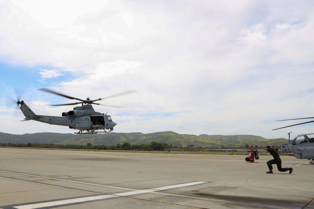 HMLA-369 Prepares for Flight