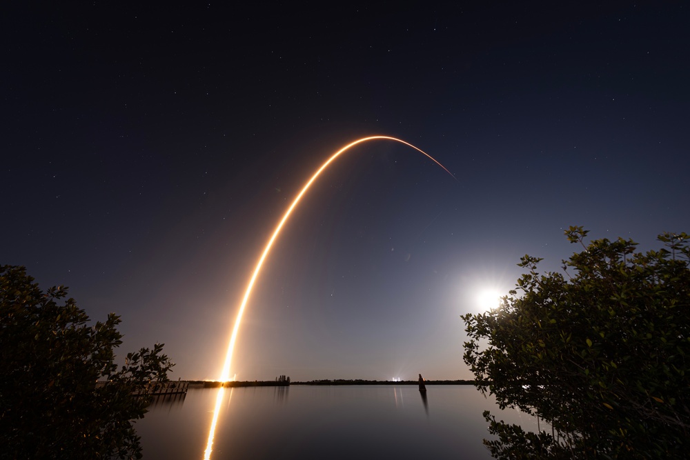 Starlink 12-17 Launches from Kennedy Space Center