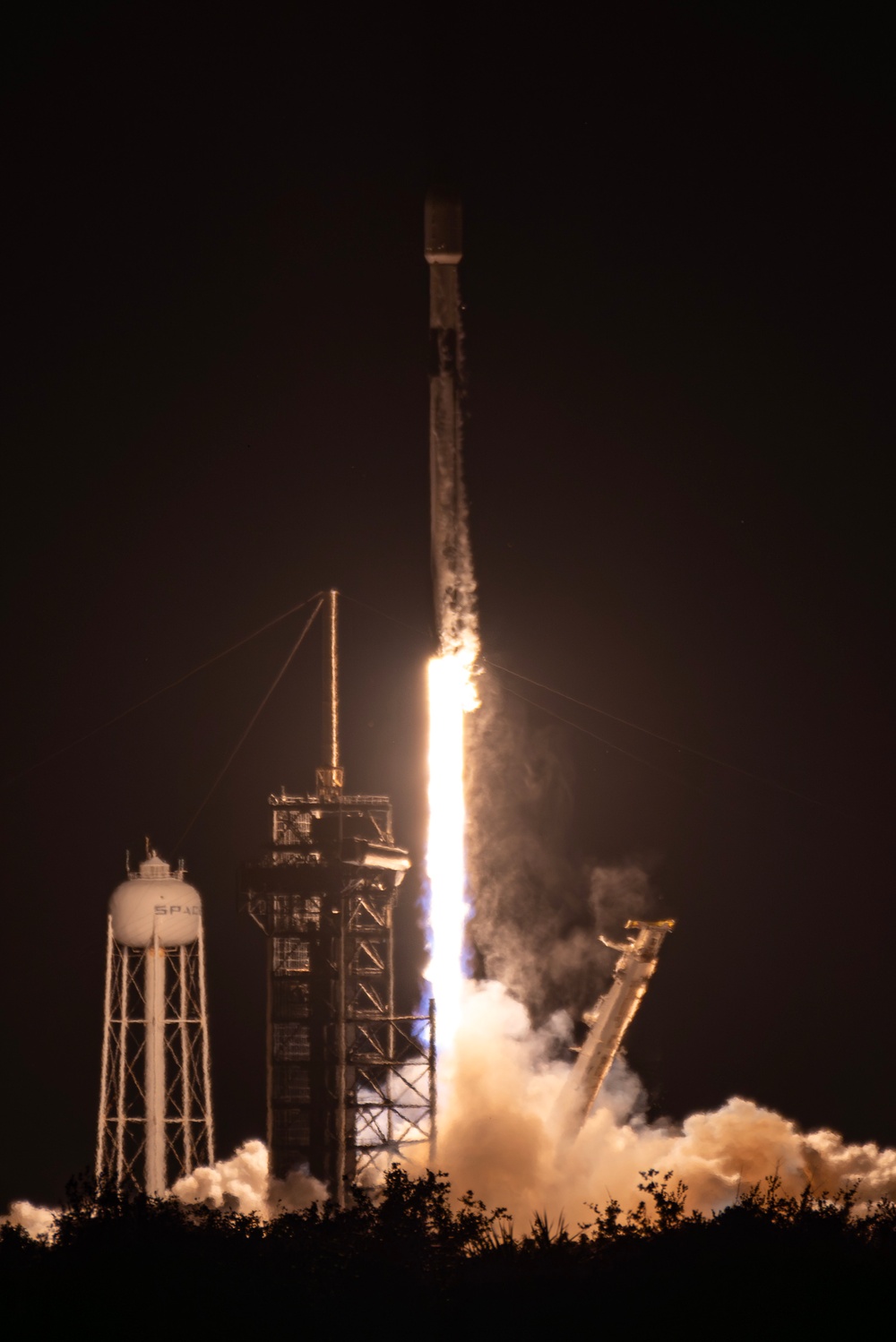 Starlink 12-17 Launches from Kennedy Space Center