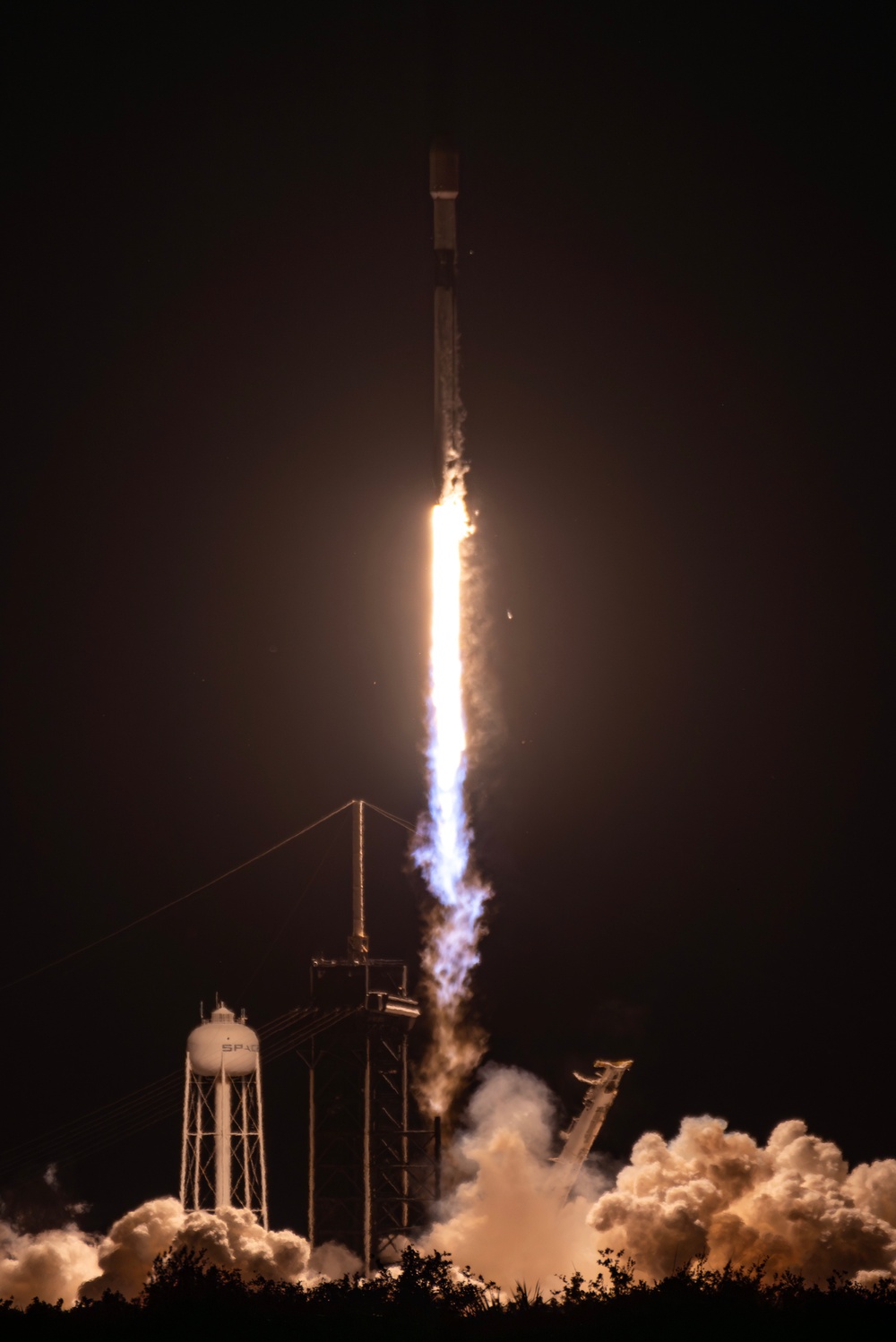 Starlink 12-17 Launches from Kennedy Space Center