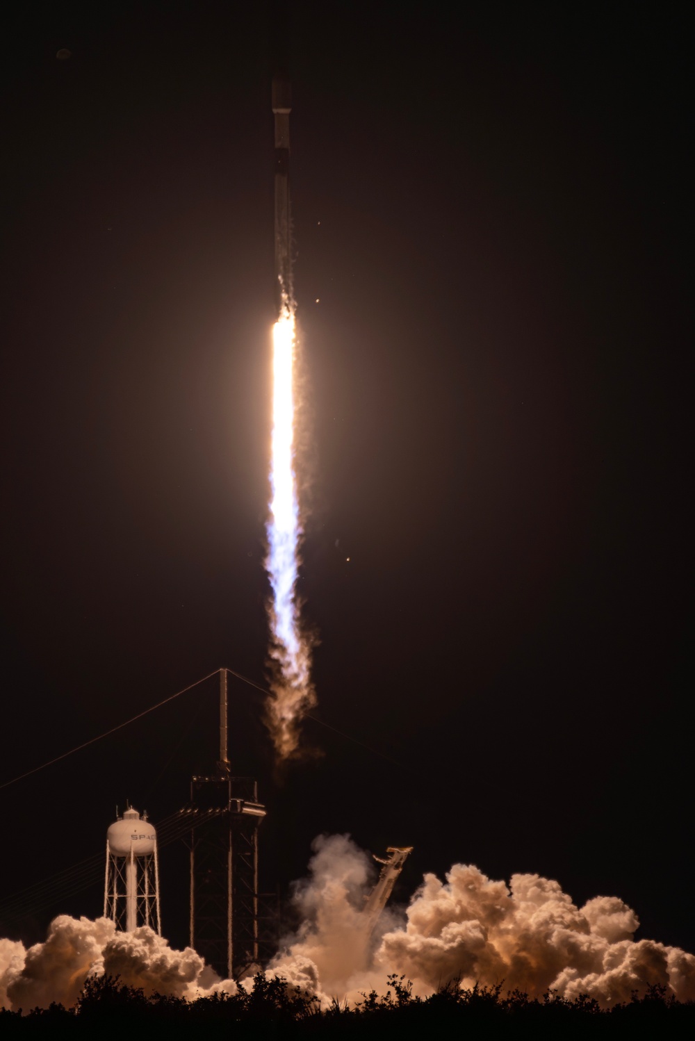 Starlink 12-17 Launches from Kennedy Space Center