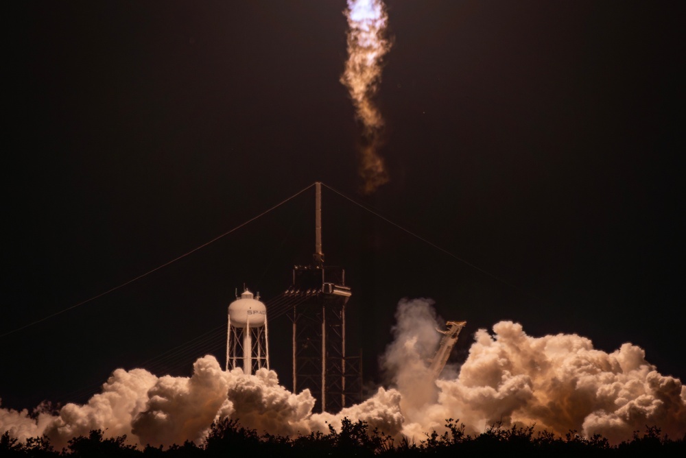 Starlink 12-17 Launches from Kennedy Space Center