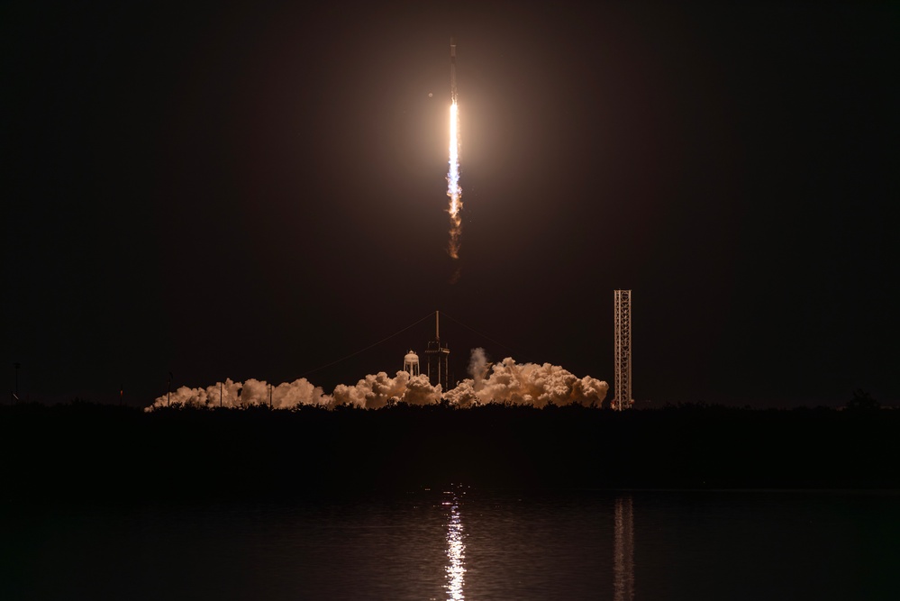 Starlink 12-17 Launches from Kennedy Space Center
