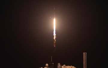 Starlink 12-17 Launches from Kennedy Space Center