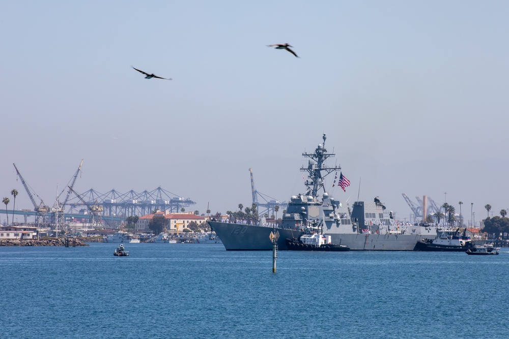 USS Carl M. Levin arrives to LA Fleet Week