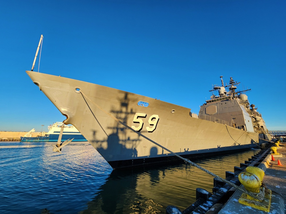 Honor and Glory: USS Princeton (CG 59) conducts port call onboard Port Hueneme
