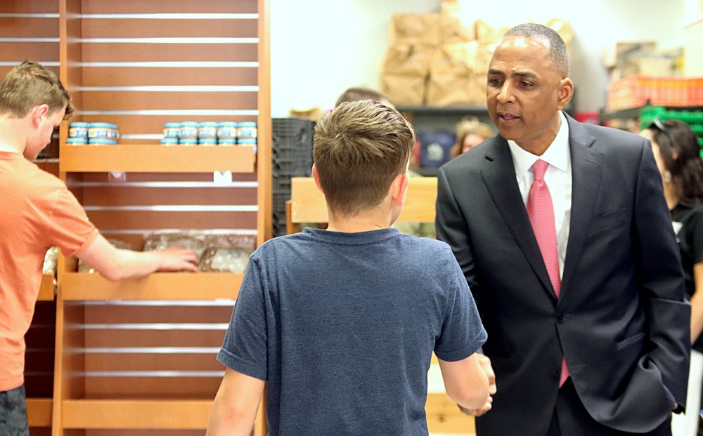 Armed Services YMCA Welcomes El Paso Mayor, Renard U. Johnson for a Tour of their Facilities