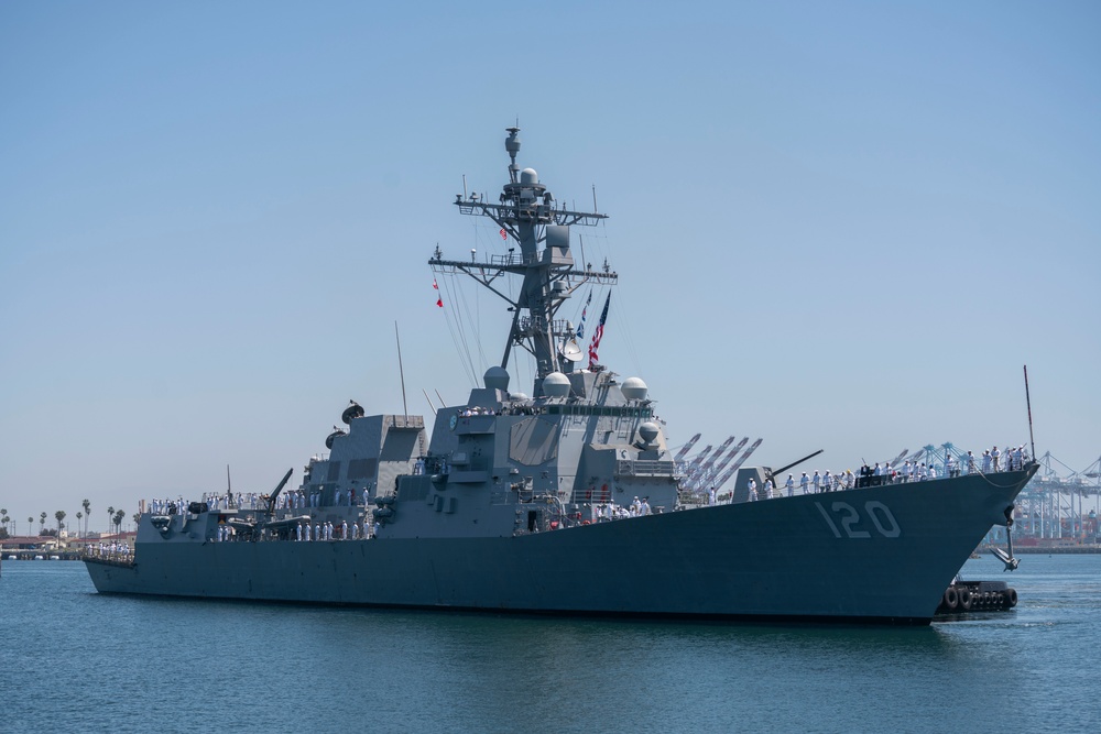 USS Carl M. Levin arrives in Los Angeles for LA Fleet Week