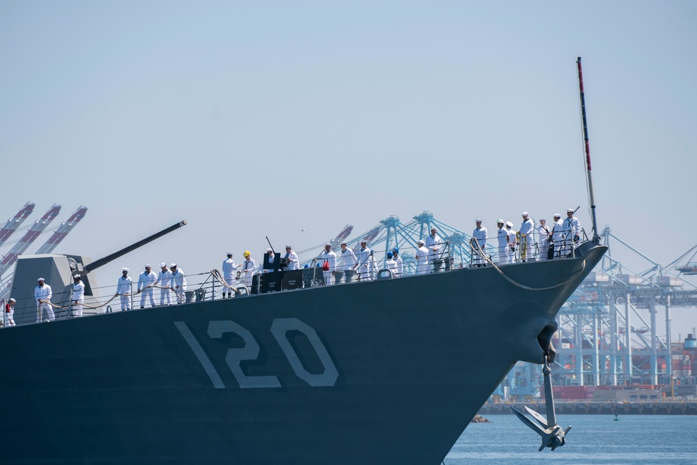 USS Carl M. Levin arrives in Los Angeles for LA Fleet Week