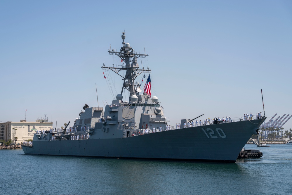 USS Carl M. Levin arrives in Los Angeles for LA Fleet Week