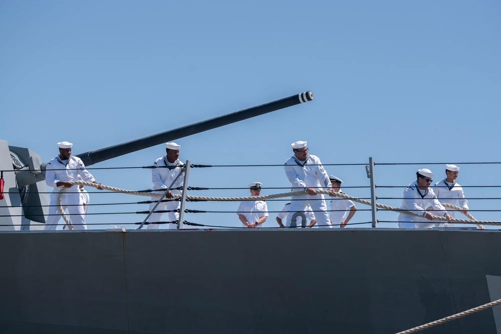 USS Carl M. Levin arrives in Los Angeles for LA Fleet Week